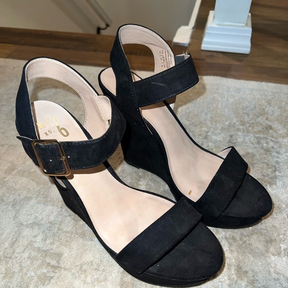 Heels - Picture 2 of 5